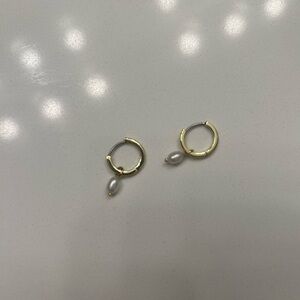 ana luisa pearl huggie earrings